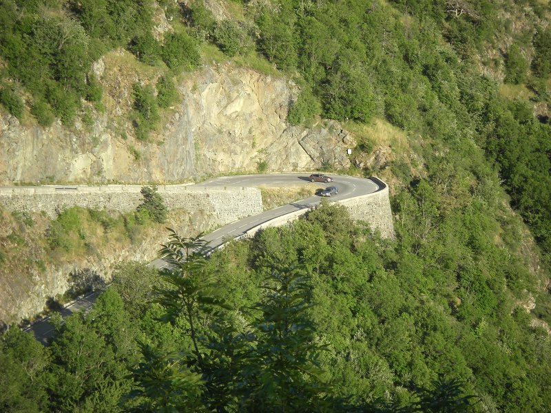 Eine der 21 berhmten Kehren hinauf nach Alpe d'Huez