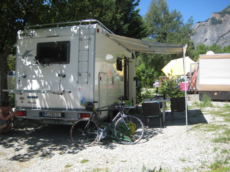 Campingplatz direkt am Beginn des Anstieges