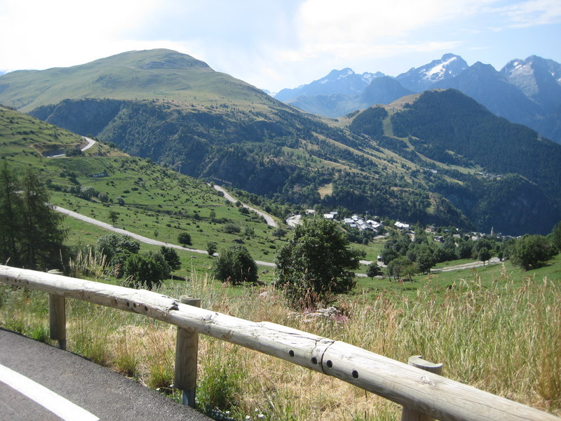 Blick ins Tal von Alpe d'Huez aus